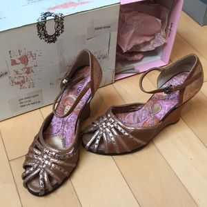 Beautiful antique gold wedges